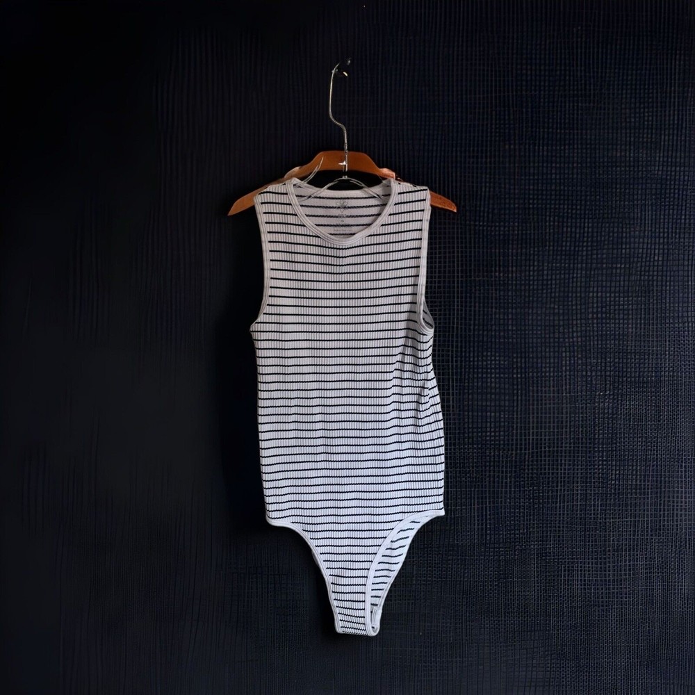 Aura Seamless Ribbed Knit Crew Neck Sleeveless Stripes Bodysuit Snap Closure S